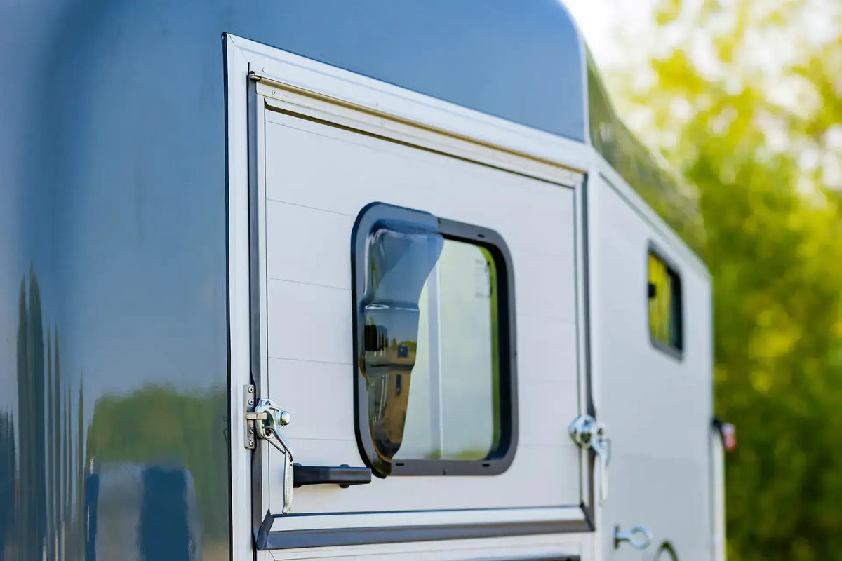 Remorque chevaux van touring xl cheval liberte